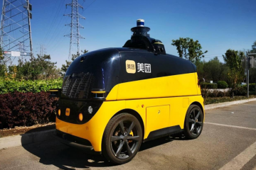 RoboTaxi、自動跟隨載物平板機、全程60秒換電……多個智能網聯汽車創新產品在這場大會上亮相
