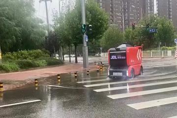 強降雨下高效履約！京東物流智能快遞車技術和運營雙升級