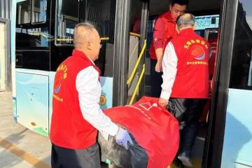 公交車日送3萬件快遞，村村都通！怎么做到的？