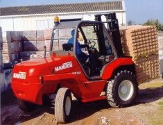 廣州天力: 法國曼尼通MC 30內(nèi)燃平衡重叉車 