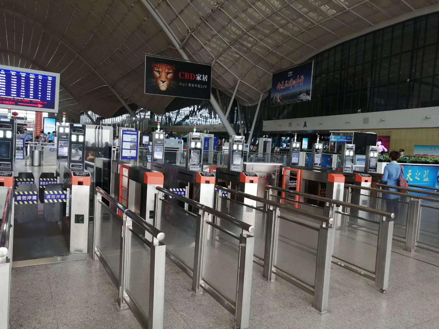 汽車客運站高鐵站實名制檢票閘機人臉識別閘機
